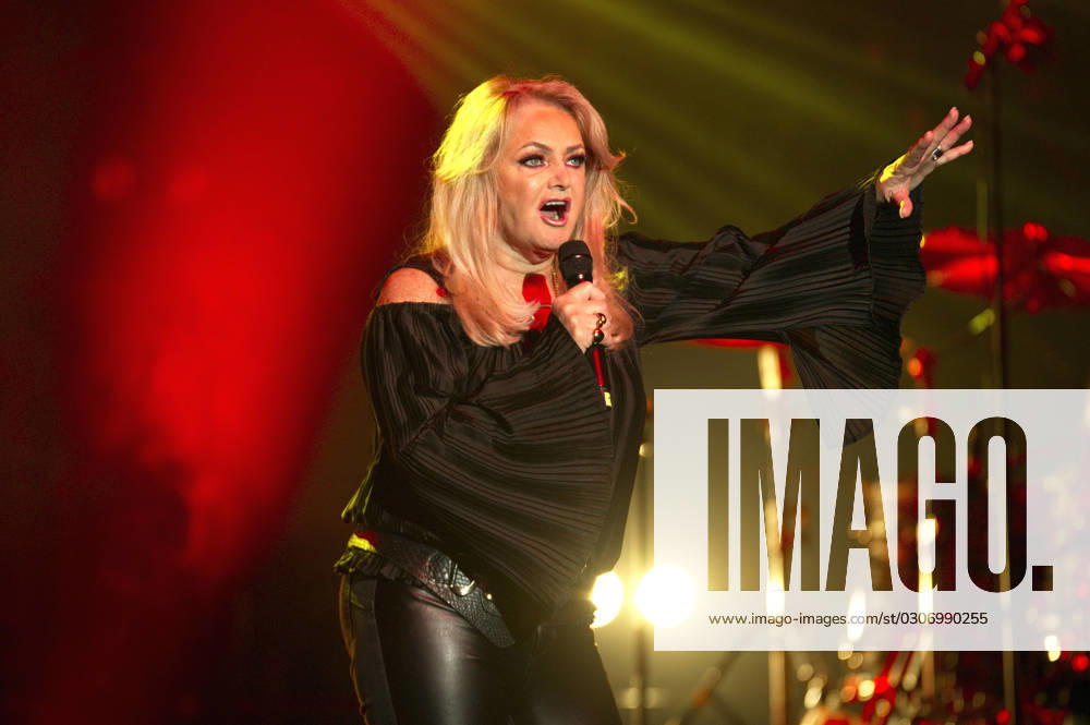 Bonnie Tyler live bei einem Konzert der 40 Jahre Total Eclipse of the Heart -Tour im Admiralspalast. Berlin