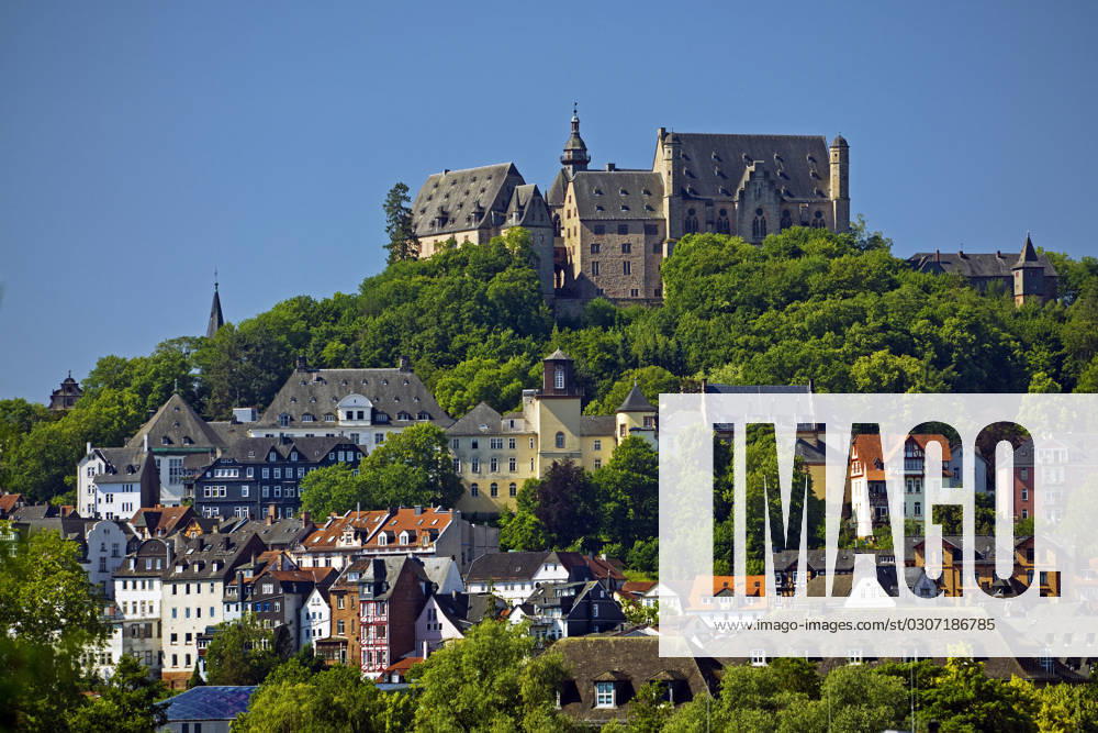 MR_Marburg_Stadtansicht_02.tif Das Landgrafenschloss ueber der Altstadt in Marburg an der Lahn, Hessen, Deutschland, Europa