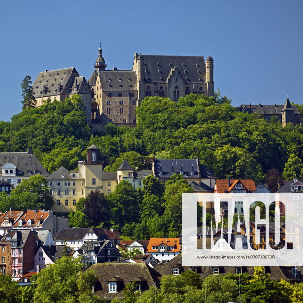 MR_Marburg_Stadtansicht_03.tif Das Landgrafenschloss ueber der Altstadt in Marburg an der Lahn, Hessen, Deutschland, Europa