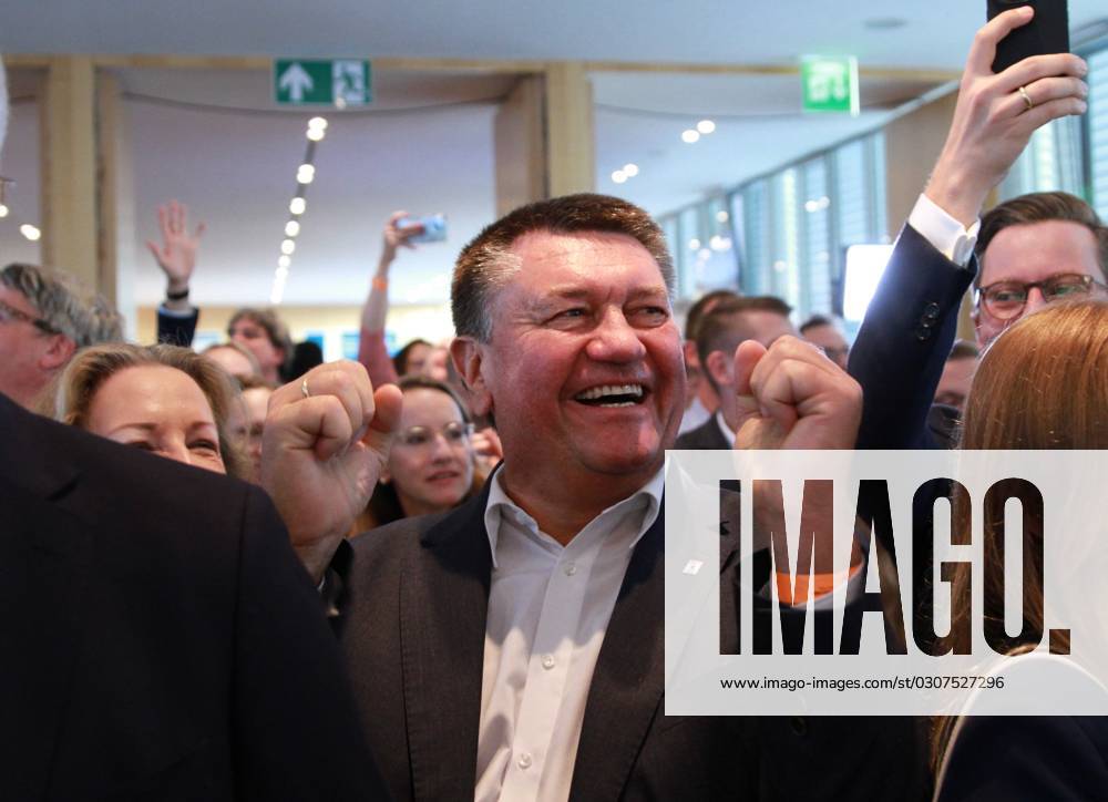 Wiesbaden, Hessen, Deutschland, 08.10.2023: Landtagswahl in Hessen: Jubel nach Bekanntgabe der 18-Uhr-Prognose auf der CDU-Wahlparty