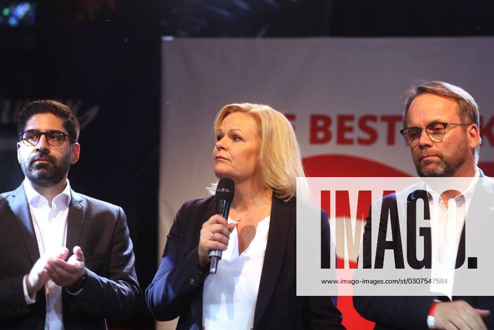 Wiesbaden, Hessen, Deutschland, 08.10.2023: Landtagswahl in Hessen: Kaweh Mansoori (links), Nancy Faeser (mitte), Timon Gremmels (rechts) auf der SPD-Wahlparty