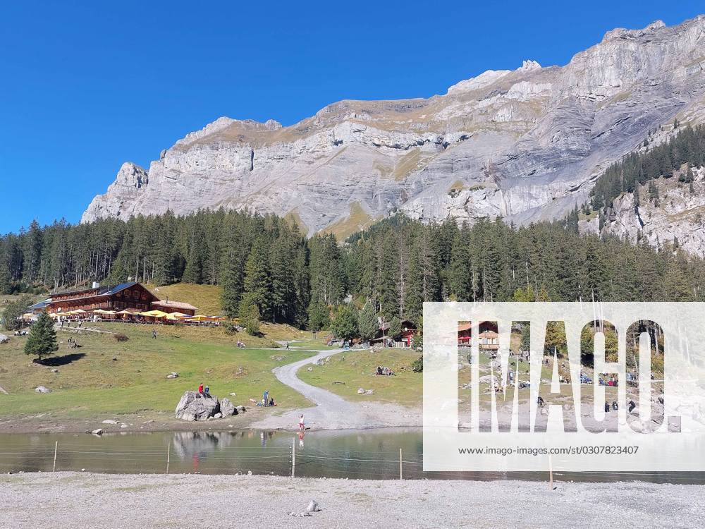Oeschinensee Themenbild - Bergsee Oeschinensee bei Kandersteg im Kanton Bern im Berner Oberland Themenbild - Bergsee Oeschinensee bei Kandersteg im Kanton Bern im Berner Oberland Der Oeschinensee liegt oberhalb von Kandersteg in der Schweiz. Der Oeschinensee gehört zum Unesco-Welterbe und gilt für viele als schönsten Bergsee der Alpen - mitten im Berner Oberland. Symbolbild, Themenbild, Featurebild