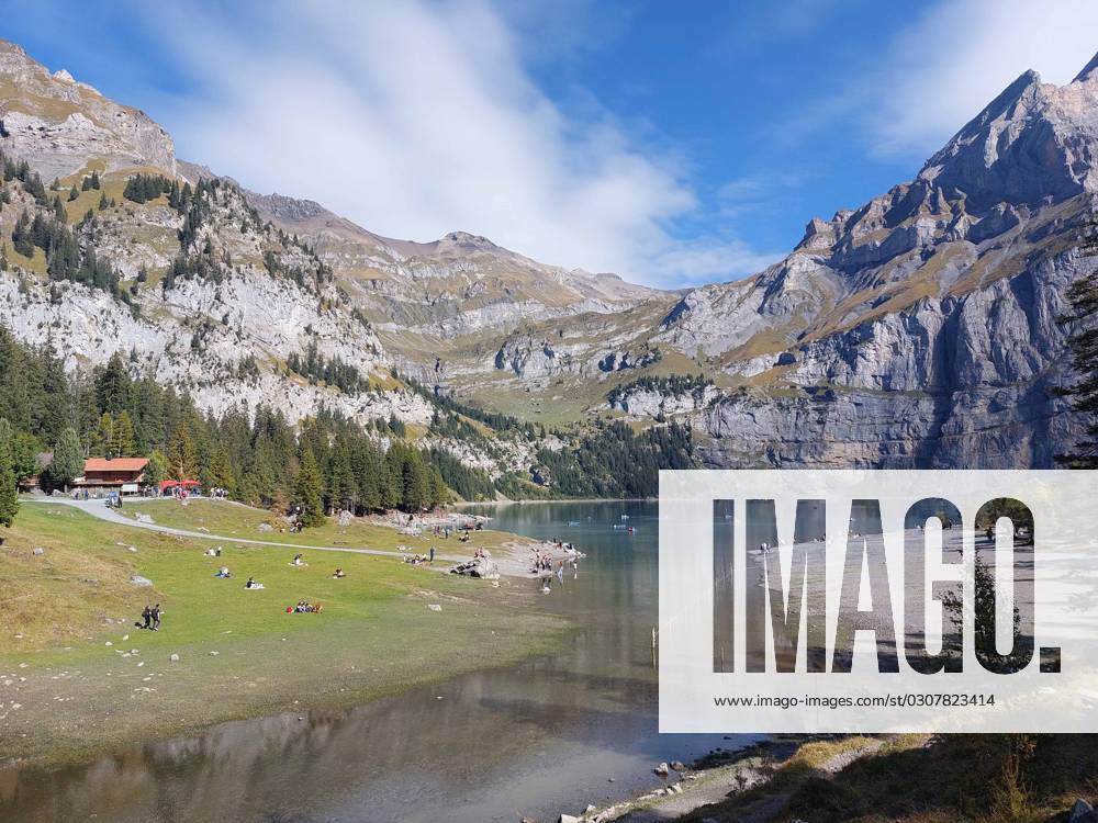 Oeschinensee Themenbild - Bergsee Oeschinensee bei Kandersteg im Kanton Bern im Berner Oberland Themenbild - Bergsee Oeschinensee bei Kandersteg im Kanton Bern im Berner Oberland Der Oeschinensee liegt oberhalb von Kandersteg in der Schweiz. Der Oeschinensee gehört zum Unesco-Welterbe und gilt für viele als schönsten Bergsee der Alpen - mitten im Berner Oberland. Symbolbild, Themenbild, Featurebild