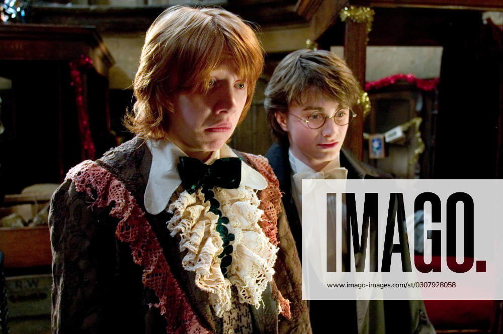 Harry Potter and the Goblet of Fire 3136 Rupert Grint as Ron Weasley and Daniel Radcliffe as Harry Potter in Warner Bros. Pictures fantasy Harry Potter and the Goblet of Fire . Photograph, Credit:Murray Close Warner Bros Avalon USA, Los Angeles