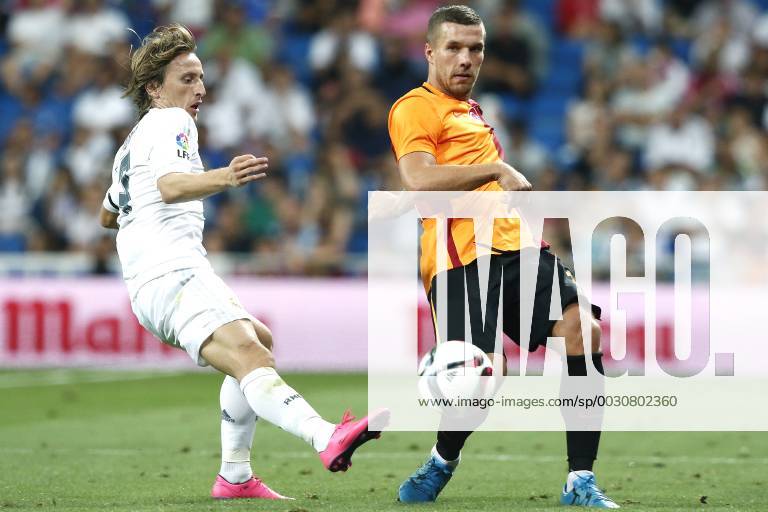 MADRID, 18-08-2015. Santiago Bernabeu Stadium, Santiago Bernabeu trophy. 2015 2016. Real Madrid - Galatasaray. Luka Modric of Real Madrid and Lukas Podolski of Galatasaray. Real Madrid - Galatasaray (Santiago Bernabeu trophy)
