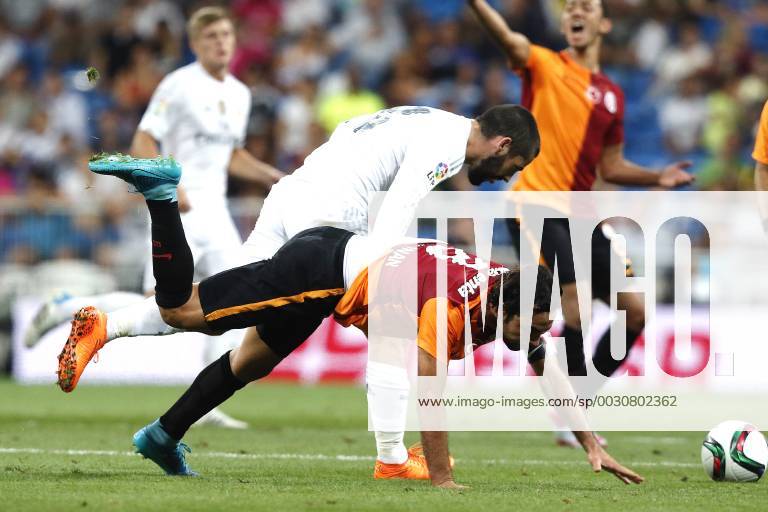 MADRID, 18-08-2015. Santiago Bernabeu Stadium, Santiago Bernabeu trophy. 2015 2016. Real Madrid - Galatasaray. Isco Alarcon of Real Madrid and Selcut Inan of Galatasaray. Real Madrid - Galatasaray (Santiago Bernabeu trophy)