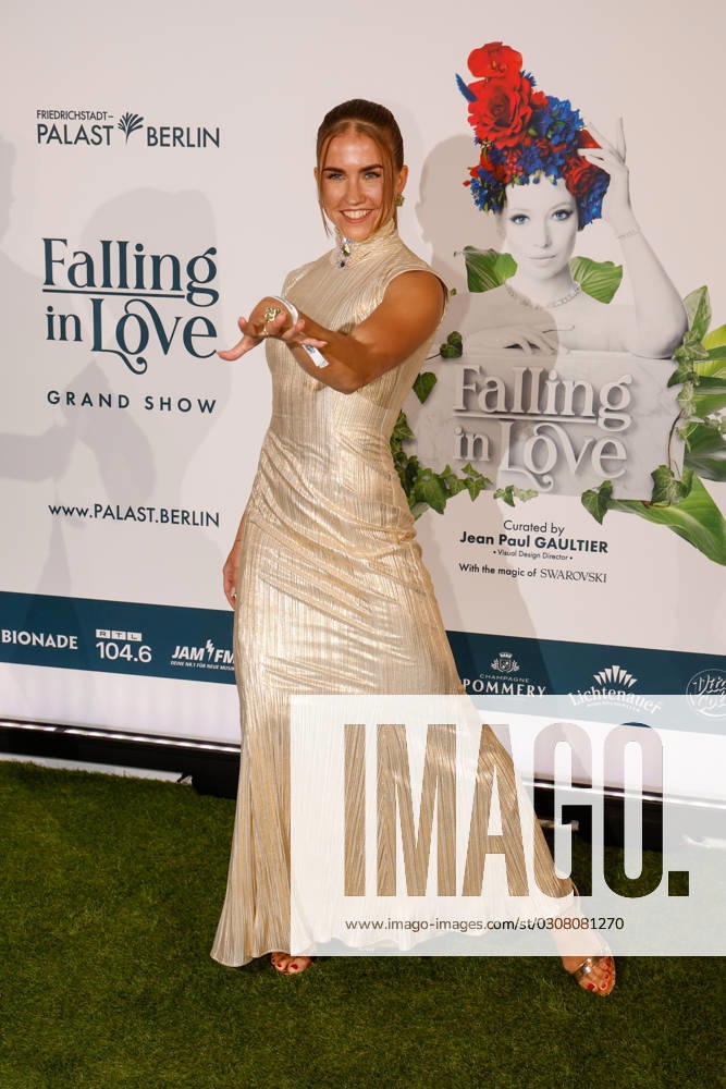 Mariia Maksina bei FALLING IN LOVE Grand Show Weltpremiere im Friedrichstadt-Palast Berlin.