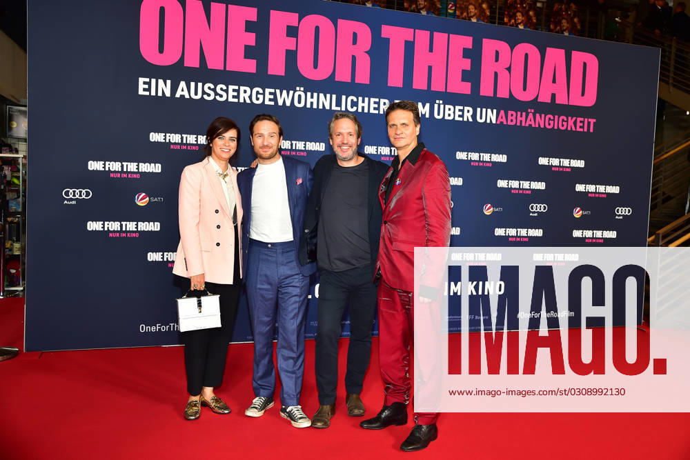 Berlin-Premiere von ONE FOR THE ROAD Nora Tschirner, Frederick Lau, Produzent & Film-Regisseur Markus Goller, Produzent & Autor Oliver Ziegenbalg v.l.n.r. Ankunft, roter Teppich zur Berlin-Premiere von ONE FOR THE ROAD, den Macherm von Friedship und 25km h im Kino der KulturnrajuereiBerlin, am 17.10.2023