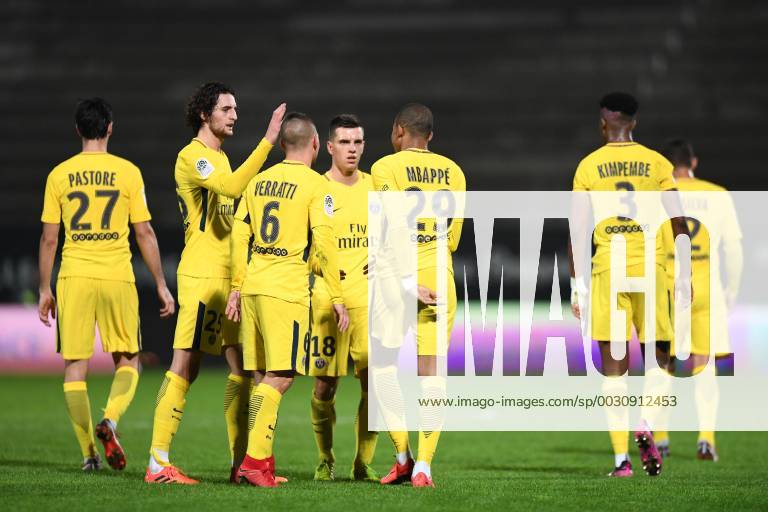 18 Giovani LO CELSO psg 25 ADRIEN RABIOT psg JOIE FOOTBALL Angers vs Paris SG Ligue 1 Conforama 04 11 2017 AnthonyBIBARD FEP Panoramic