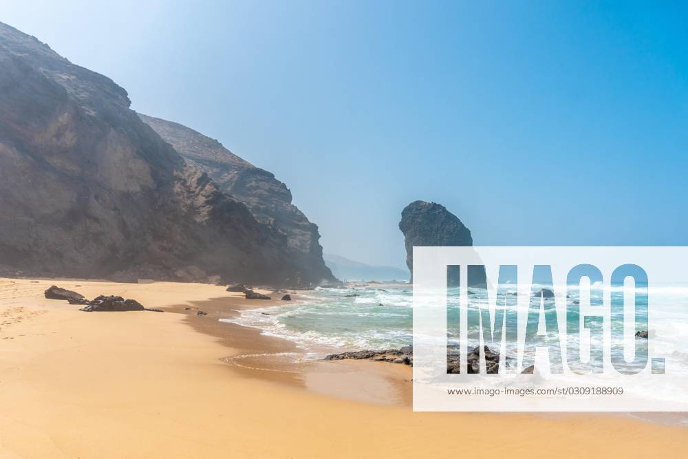 Roque Del Moro vom Strand Cofete im Naturpark Jandia, Barlovento, südlich von Fuerteventura, Kanarische Inseln. Spanien