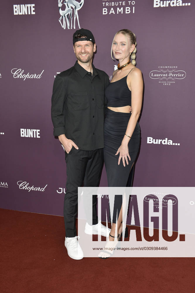 Daniel Grunenberg und Carolin Niemczyk bei der Ankunft Tribute to Bambi in Berlin 19.10. 2023