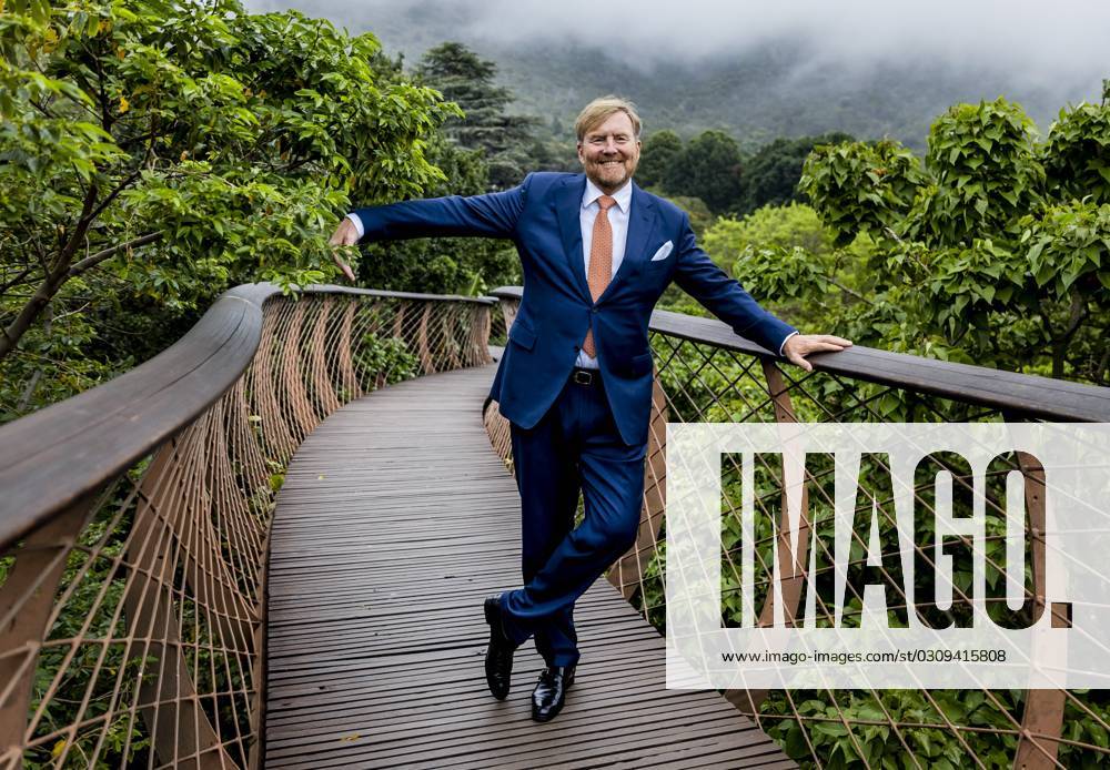CAPE TOWN - King Willem-Alexander during a visit to the Kirstenbosch National Botanical Garden on the final day of the state visit to South Africa. ANP REMKO DE WAAL netherlands out - belgium out