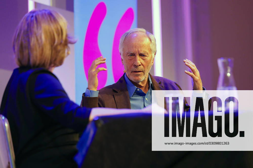 Bilder des Jahres 2023, Entertainment 10 Oktober Angela Spizig und Richard Ford bei der lit.Cologne 2023 Spezial Veranstaltung Valentinstag in der Flora Köln. Köln