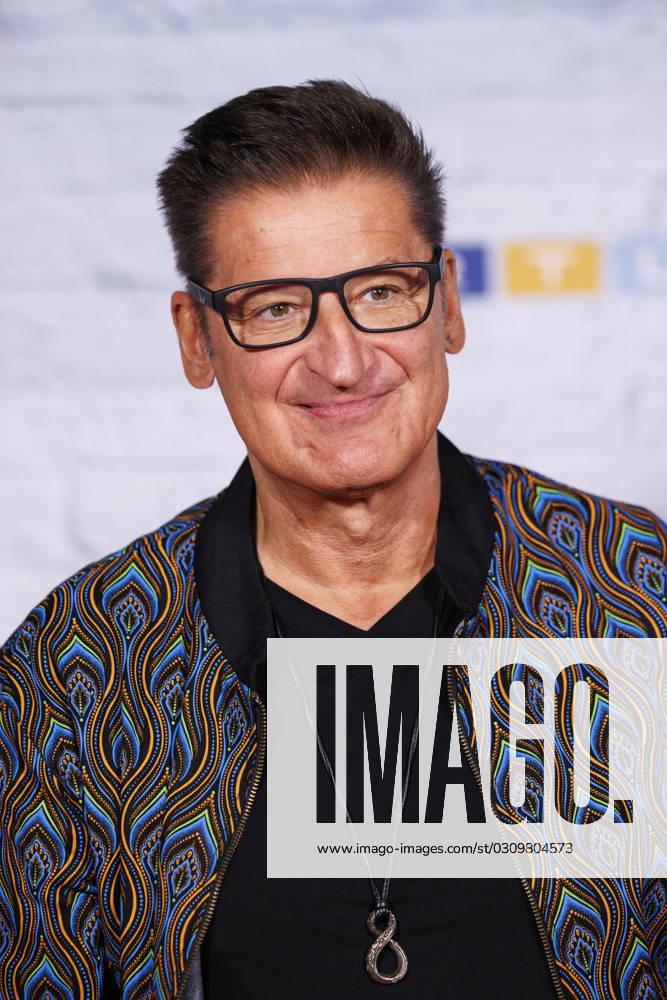 PUR-Sänger Hartmut Engler bei der Premiere des PUR-Musicals Abenteuerland im Capitol Theater. Düsseldorf, 22.10.2023 NRW Deutschland