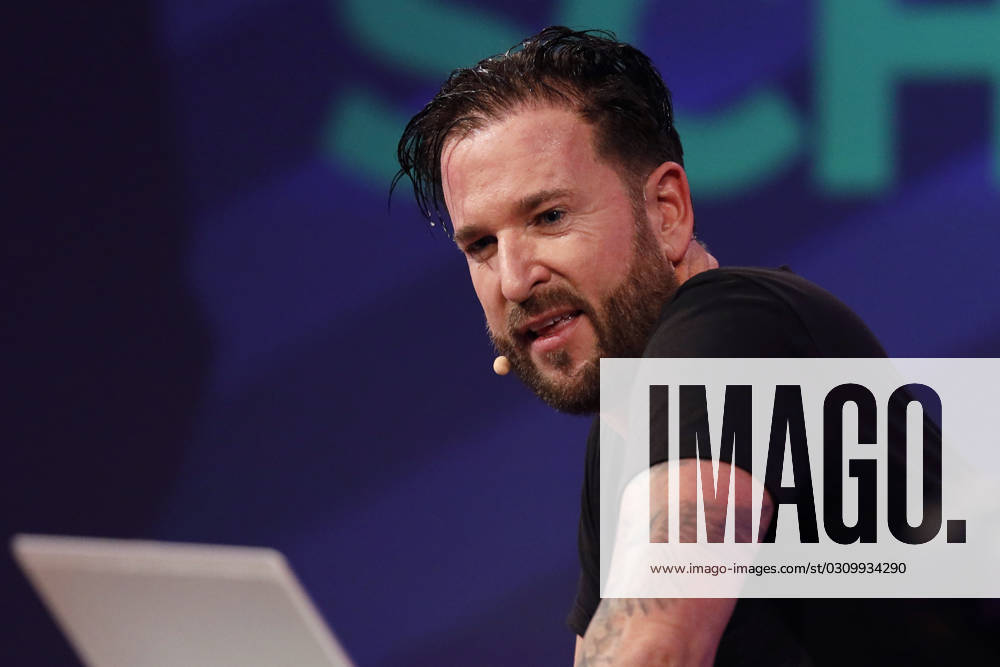 Schlagerstar Michael Wendler in der RTL-Live-Show Pocher vs. Wendler - Schluss mit lustig! in den NOBEO Studios. Hürth, 01.03.2020 NRW Deutschland