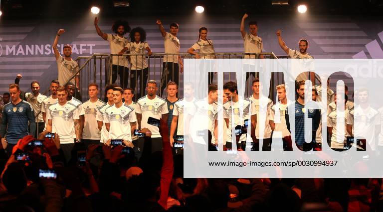 Fußball, DFB-Team präsentiert neues Trikot DFB und Die Mannschaft präsentieren WM- Trikot 2018 im THE BASE in Berlin, 07.11.17 DFB und Die Mannschaft präsentieren WM- Trikot 2018