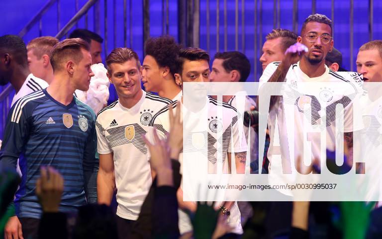 Fußball, DFB-Team präsentiert neues Trikot DFB und Die Mannschaft präsentieren WM- Trikot 2018 im THE BASE in Berlin, 07.11.17 DFB und Die Mannschaft präsentieren WM- Trikot 2018