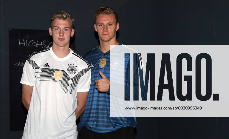 Fußball, DFB-Team präsentiert neues Trikot DFB und Die Mannschaft präsentieren WM- Trikot 2018 im THE BASE in Berlin, 07.11.17 Bild: Julian Brandt und Bernd Leno DFB und Die Mannschaft präsentieren WM- Trikot 2018