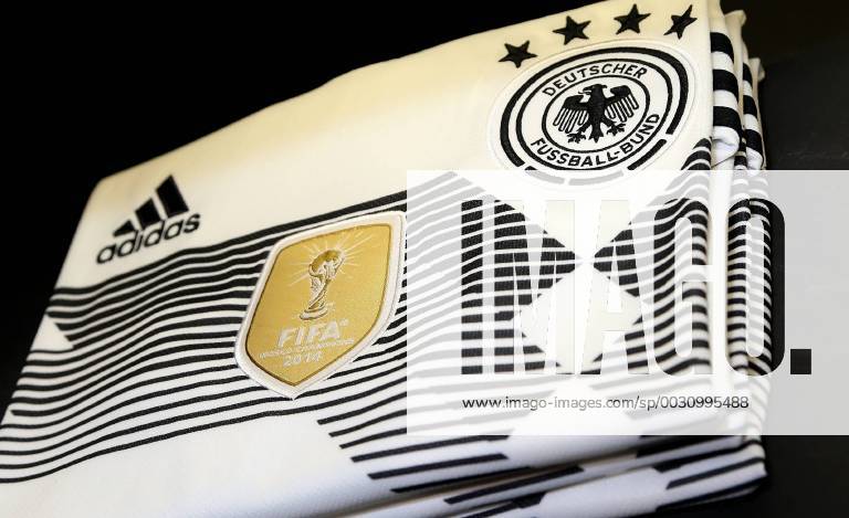Fußball, DFB-Team präsentiert neues Trikot DFB und Die Mannschaft präsentieren WM- Trikot 2018 im THE BASE in Berlin, 07.11.17 Bild: Das neue WM - Trikot 2018 DFB und Die Mannschaft präsentieren WM- Trikot 2018