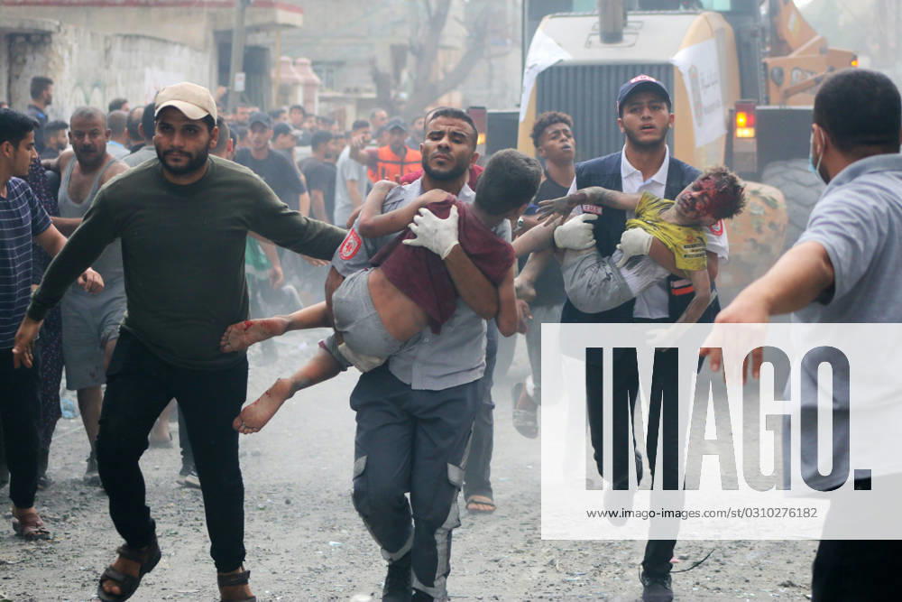 KW43 Palestinian Civil defense teams and civilians try to rescue people under the rubbles after Israeli attacks destroyed Palestinian Civil defense teams and civilians try to rescue people under the rubbles after Israeli attacks destroyed buildings as the Israeli airstrikes and artillery fires continue on the 19th day in Gaza City, Gaza on October 25, 2023. Photo by Saeed Jaras apaimages Gaza city Gaza Strip Palestinian Territory 261023_Gaza_SJ_2_00(16)