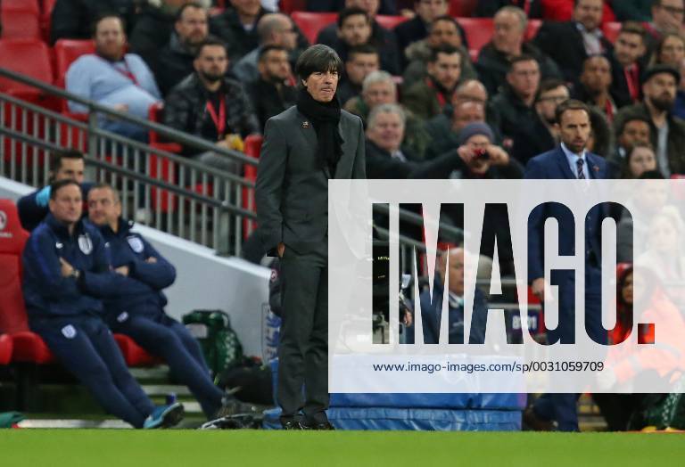 Fussball Länderspiel, England - Deutschland, in Wembley National Stadium London. Bundestrainer Joachim Löw (Deutschland)