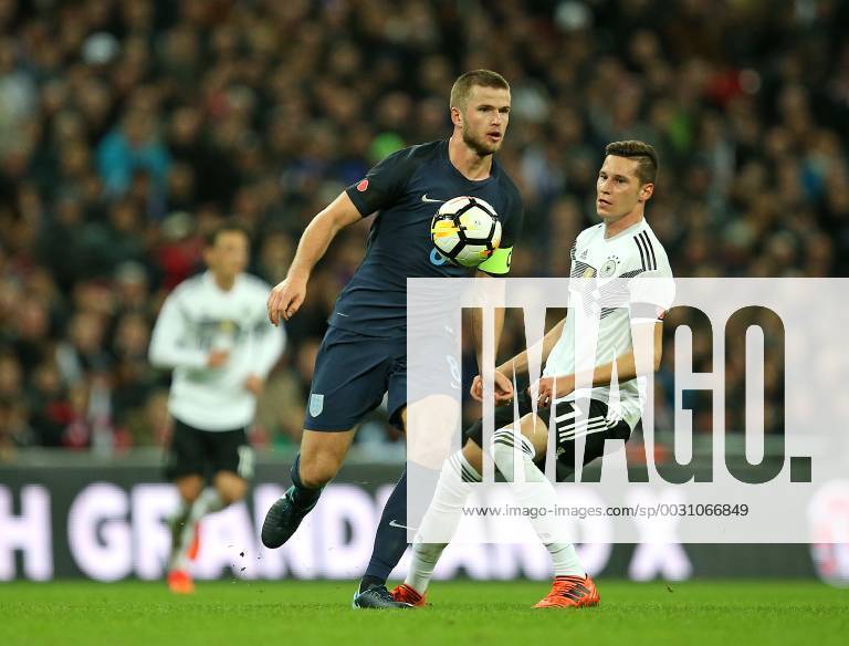 Fussball Länderspiel, England - Deutschland, in Wembley National Stadium London. v.l. Eric Dier (England) gegen Julian Draxler (Deutschland)