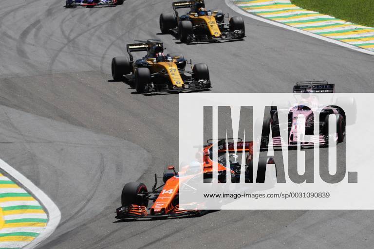 Race, Fernando Alonso (ESP) McLaren MCL32 and Sergio Perez (MEX) Sahara Force India F1 VJM010 Brazilian Grand Prix, Sao Paulo, Interlagos 9 - 12 November 2017 12.11.2017 - Race, Fernando Alonso (ESP) McLaren MCL32 and Sergio Perez (MEX) Sahara Force India F1 VJM010