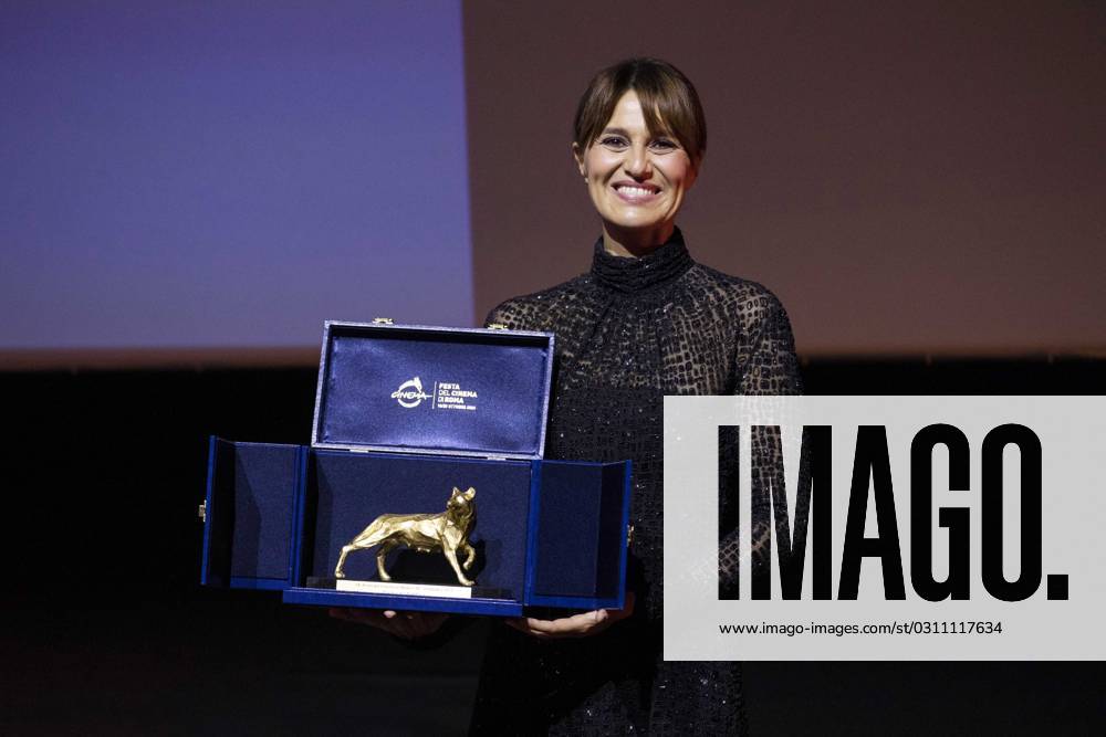 Bilder des Jahres 2023, Entertainment 10 Oktober Entertainment Themen der Woche KW43 foto IPP gioia botteghi RFF roma 28-10-2023 Festa del Cinema di Roma 2023 Premiazione nella foto Paola Cortellesi - premio milgior opera prima