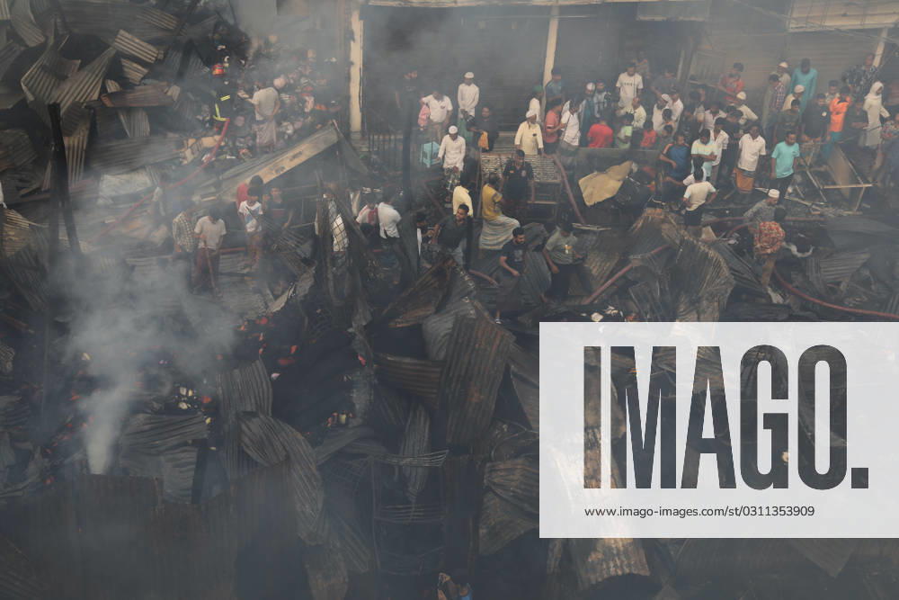 Traders arrive to inspect their loss after a fire that broke out Baburhat,Narsingdi on October 30, 2023, which is one of the biggest textile wholesale market in Bangladesh. - ZUMAr140 20231030_zap_r140_016