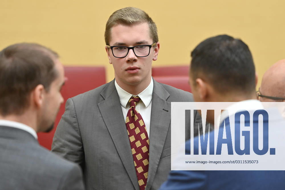 Bilder des Jahres 2023, News 10 Oktober Daniel HALEMBA (AfD) im Plenarsaal, Wahl und Vereidigung des Bayerischen Ministerpraesidenten am 31.10.2023 im Bayerischen Landtag,Maximilianeum in Muenchen