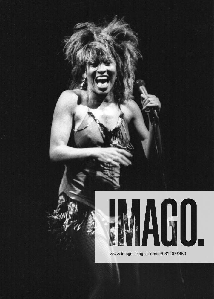 Die amerikanische Sängerin Tina Turner bei einem Auftritt in der Schleyerhalle Stuttgart in den 1980er Jahren