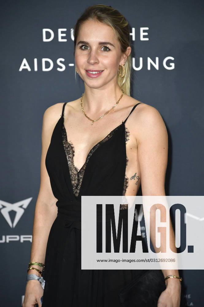 Nina Neuer bei der 27. Festlichen Operngala 2023 für die Deutsche Aids Stiftung in der Deutschen Oper. Berlin