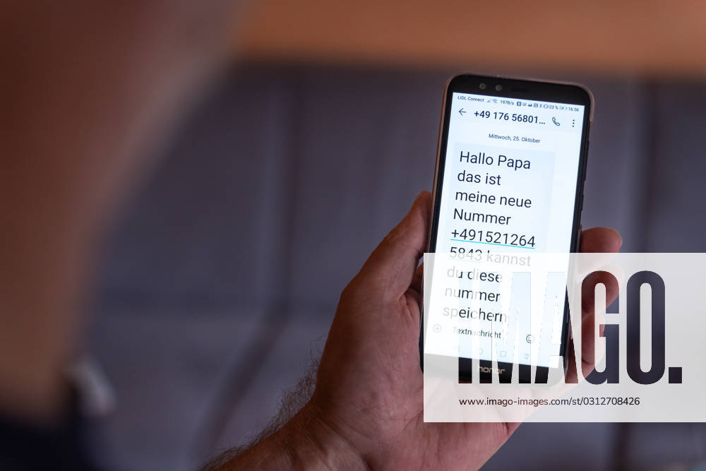 An old man received a text message on his smartphone with the text Hello dad this is my new number Disgusting trick and telephone fraud