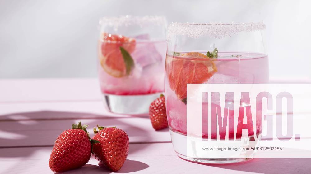 Glas mit kaltem Erdbeeraroma Getränk