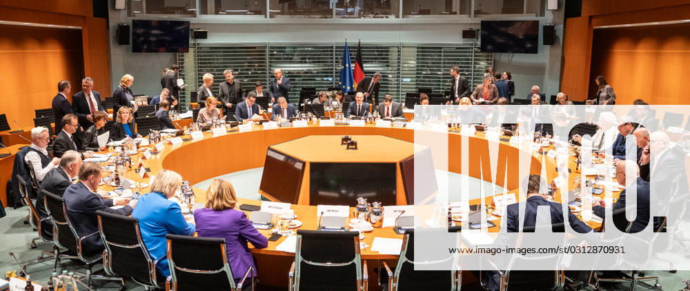Auftaktbilder - Migrationsgipfel Beratung mit den Regierungschefinnen und Regierungschefs der Länder MPK im Bundeskanzleramt ;Auftaktbilder - Migrationsgipfel Beratung mit den Regierungschefinnen und Regierungschefs der Länder MPK im Bundeskanzleramt , Berlin Berlin Deutschland Bundeskanzleramt