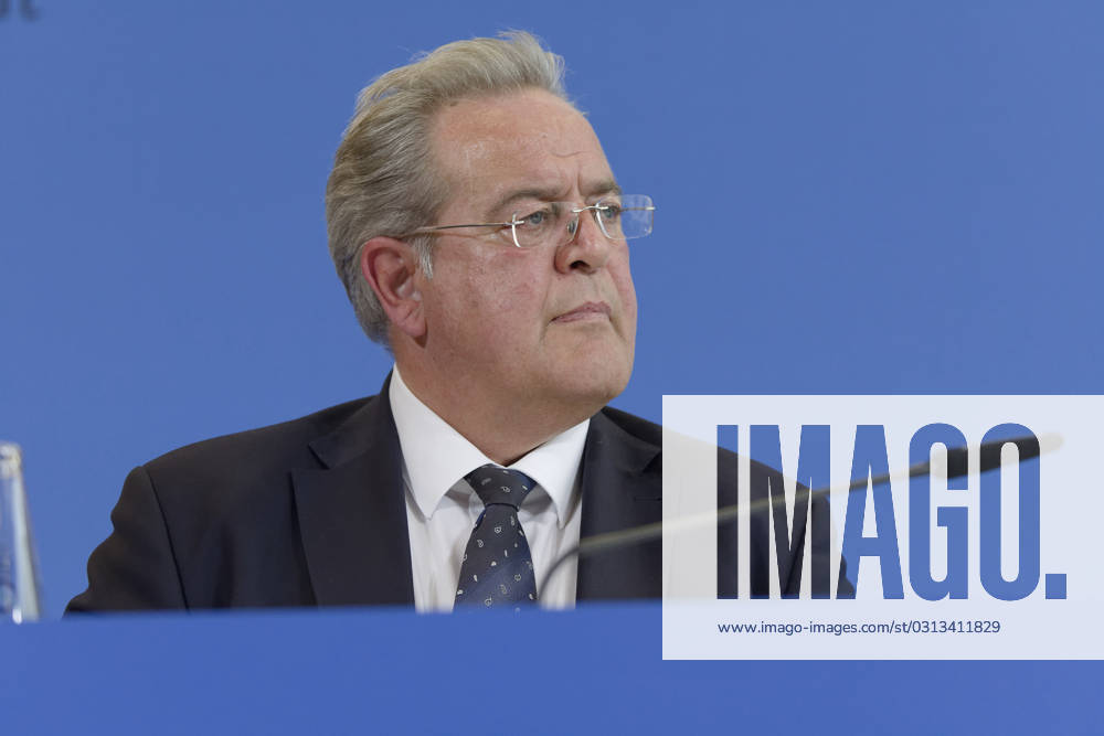 Jahresbericht Bundespolizei 2022 vorgestellt 2023-11-08 - Deutschland, Berlin - Die Bundesministerin des Inneren und für Heimat, und Bundespolizeipräsident Dr. Dieter Romann stellen den Jahresbericht der Bundespolizei 2022 vor.