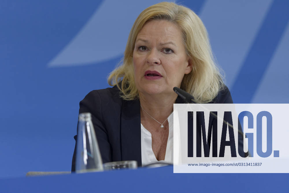 Jahresbericht Bundespolizei 2022 vorgestellt 2023-11-08 - Deutschland, Berlin - Nancy Faeser (SPD), Bundesministerin des Inneren und für Heimat, und der Bundespolizeipräsident stellen den Jahresbericht der Bundespolizei 2022 vor.