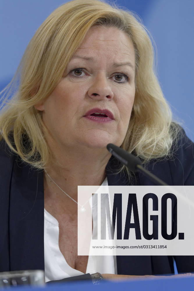 Jahresbericht Bundespolizei 2022 vorgestellt 2023-11-08 - Deutschland, Berlin - Nancy Faeser (SPD), Bundesministerin des Inneren und für Heimat, und der Bundespolizeipräsident stellen den Jahresbericht der Bundespolizei 2022 vor.
