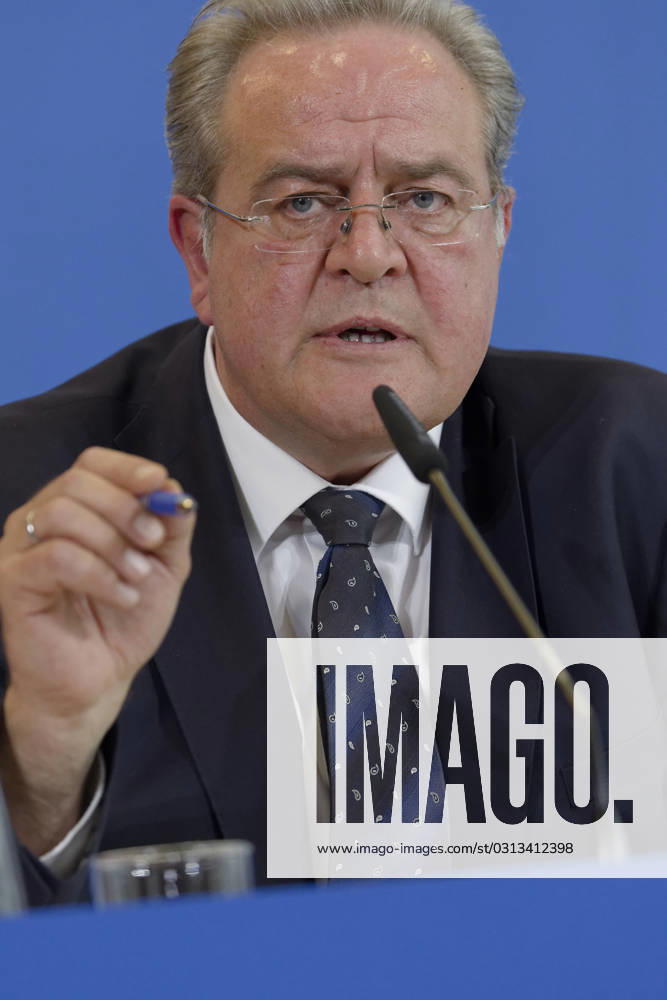 Jahresbericht Bundespolizei 2022 vorgestellt 2023-11-08 - Deutschland, Berlin - Die Bundesministerin des Inneren und für Heimat, und Bundespolizeipräsident Dr. Dieter Romann stellen den Jahresbericht der Bundespolizei 2022 vor.