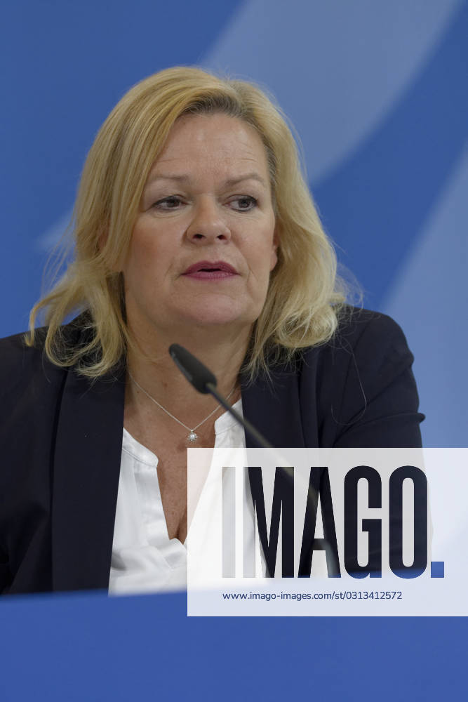 Jahresbericht Bundespolizei 2022 vorgestellt 2023-11-08 - Deutschland, Berlin - Nancy Faeser (SPD), Bundesministerin des Inneren und für Heimat, und der Bundespolizeipräsident stellen den Jahresbericht der Bundespolizei 2022 vor.