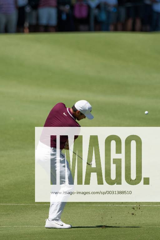 Jason Day (AUS) hits his approach shot at Round 1 of the 102nd Australian Open Golf Championship on November 23, 2017 at The Australian Golf Club in Sydney, Australia. (Photo by Steven Markham Icon Sportswire) GOLF: NOV 23 The Emirates Australian Open Golf Championship - First Round Icon1711230231