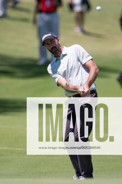 Geoff Ogilvy (AUS) hits his approach shot at Round 1 of the 102nd Australian Open Golf Championship on November 23, 2017 at The Australian Golf Club in Sydney, Australia. (Photo by Steven Markham Icon Sportswire) GOLF: NOV 23 The Emirates Australian Open Golf Championship - First Round Icon1711230333