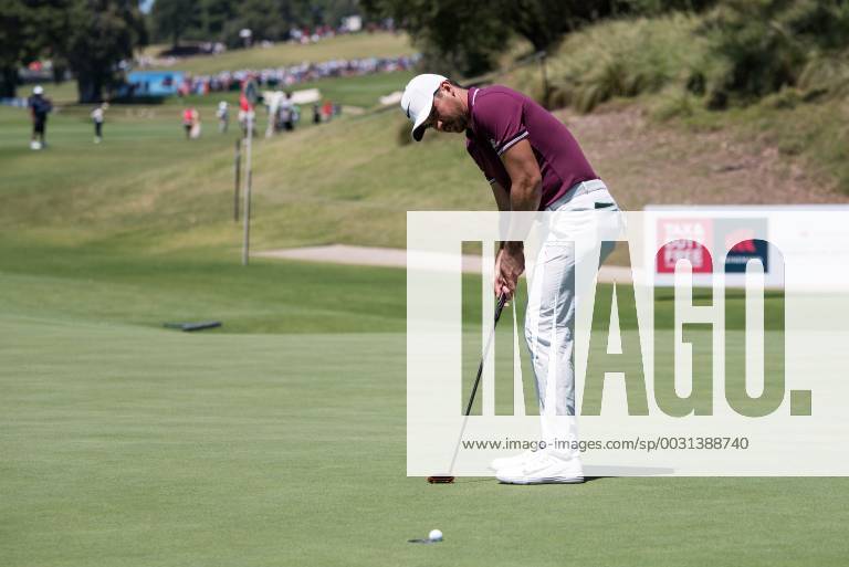 Jason Day (AUS) just misses a putt for a double bogey at Round 1 of the 102nd Australian Open Golf Championship on November 23, 2017 at The Australian Golf Club in Sydney, Australia. (Photo by Steven Markham Icon Sportswire) GOLF: NOV 23 The Emirates Australian Open Golf Championship - First Round Icon1711230495