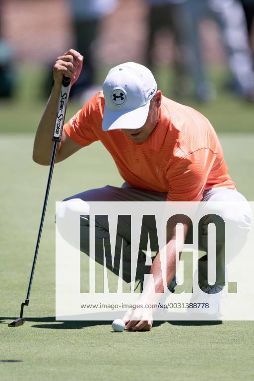 Jordan Spieth (USA) places his ball at Round 1 of the 102nd Australian Open Golf Championship on November 23, 2017 at The Australian Golf Club in Sydney, Australia. (Photo by Steven Markham Icon Sportswire) GOLF: NOV 23 The Emirates Australian Open Golf Championship - First Round Icon1711230518