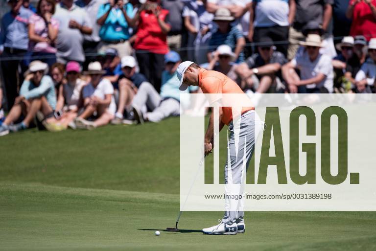 Jordan Spieth (USA) putts on the ninth green at Round 1 of the 102nd Australian Open Golf Championship on November 23, 2017 at The Australian Golf Club in Sydney, Australia. (Photo by Steven Markham Icon Sportswire) GOLF: NOV 23 The Emirates Australian Open Golf Championship - First Round Icon1711230739