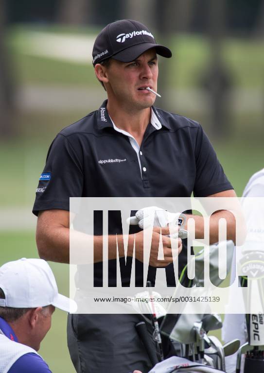 Hong Kong, Hong Kong SAR, CHINA - HONG KONG SAR,CHINA: November 25,2017. Day 3 of the UBS Hong Kong Open Golf at Hong Kong Golf Club Fanling. Englands Chris HANSON sits at 6 under after the 3rd rounds play. Hanson tees off at the 14th Day 3 of the UBS Hong Kong Open Golf - ZUMAr144 20171125_zap_r144_009