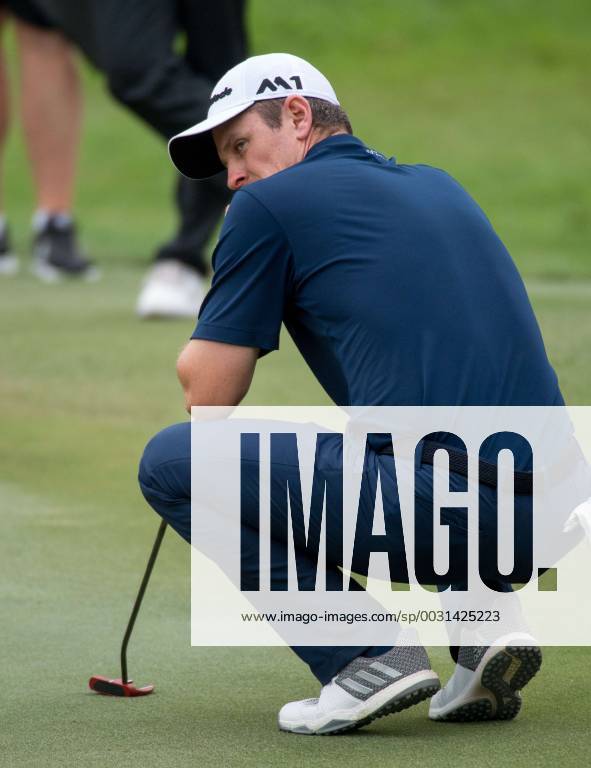 Hong Kong, Hong Kong SAR, CHINA - HONG KONG SAR,CHINA: November 25,2017. Day 3 of the UBS Hong Kong Open Golf at Hong Kong Golf Club Fanling. Englands Justin Rose remains 5 under par 5 points behind the leader. Rose shows his disappointment on the 17th green Day 3 of the UBS Hong Kong Open Golf - ZUMAr144 20171125_zap_r144_013