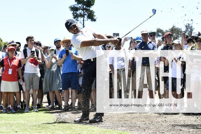 26th November 2017, The Australian Golf Club, Sydney, Australia; Emirates Australian Open Golf, final round; Jason Day (AUS) hits a shot from the rough ActionPlus11956384