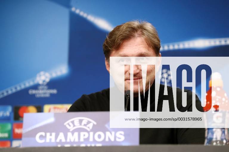 RB Leipzig - PK Champions League Leipzig, 05.12.2017, Red Bull Arena, Fussball, UEFA Champions League, Gruppe G, 6.Spieltag, Pressekonferenz am Vortag der Partie RB Leipzig vs. Besiktas Istanbul , Im Bild: Trainer Ralph Hasenhüttl Hasenhuettl (RB Leipzig) ,