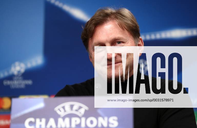 RB Leipzig - PK Champions League Leipzig, 05.12.2017, Red Bull Arena, Fussball, UEFA Champions League, Gruppe G, 6.Spieltag, Pressekonferenz am Vortag der Partie RB Leipzig vs. Besiktas Istanbul , Im Bild: Trainer Ralph Hasenhüttl Hasenhuettl (RB Leipzig) ,